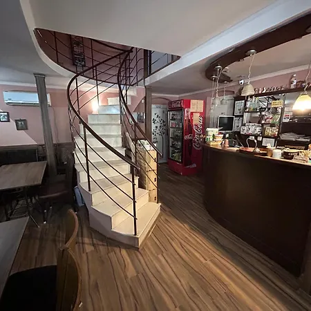 Отель семеен модерния 2*