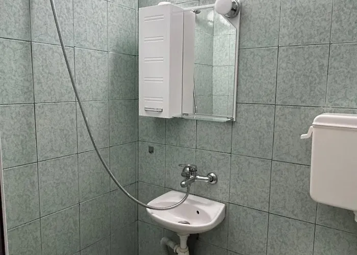 Szálloda семеен модерния Carkviste